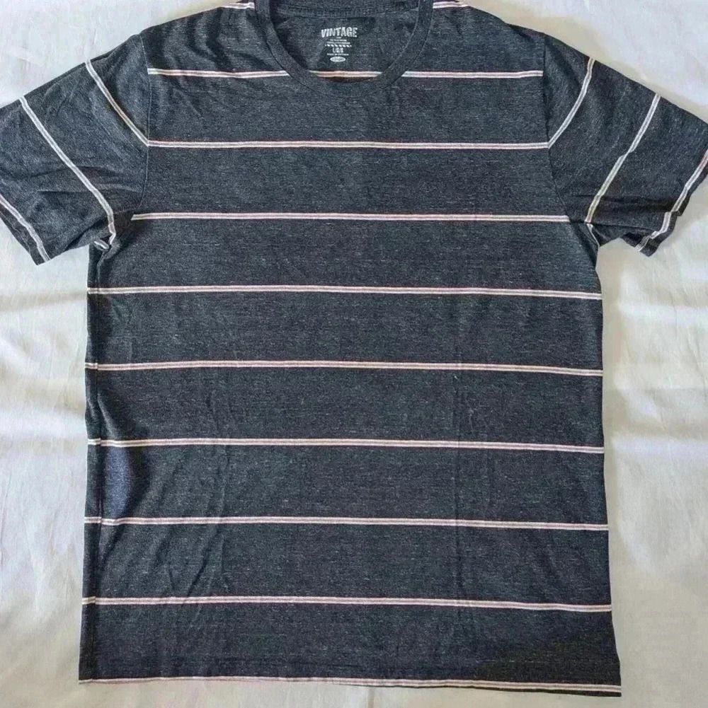 Blue red stripes Men's T shirt Soft Material Old Navy Size Large